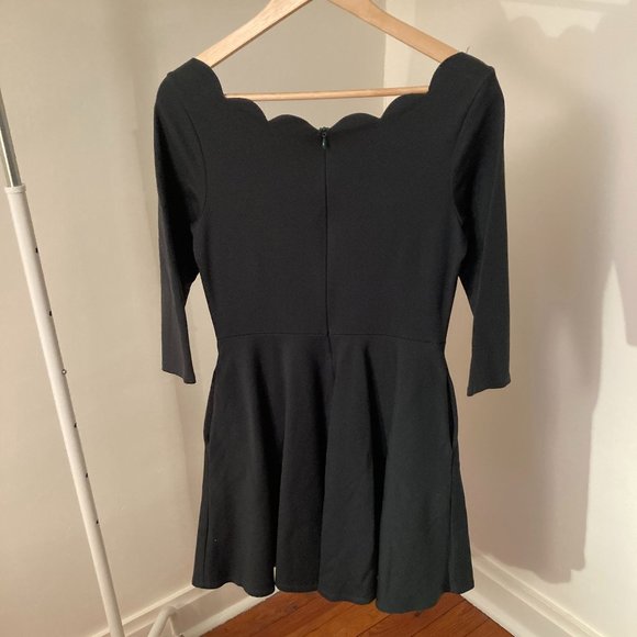 Smak Parlour Scalloped Fit and Flare dress, Dark Green, SIze Medium - Picture 4 of 5